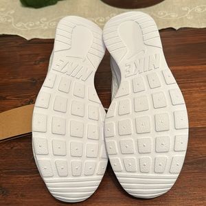 Nike Women’s Tanjun Size 8.5 Brand New